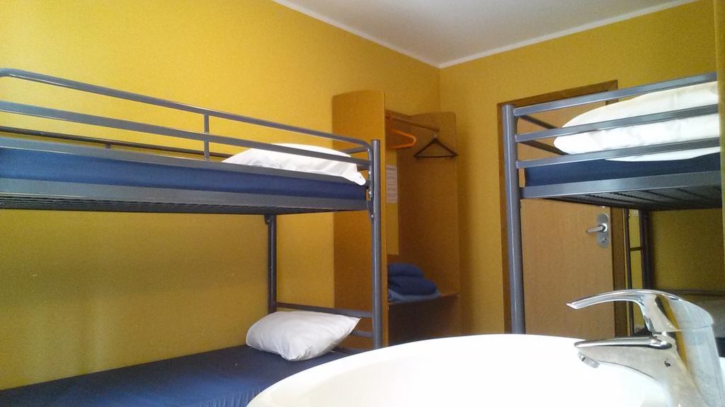 Van Gogh Youth Hostel City Centre Saint-Josse-ten-Noode ภายนอก รูปภาพ