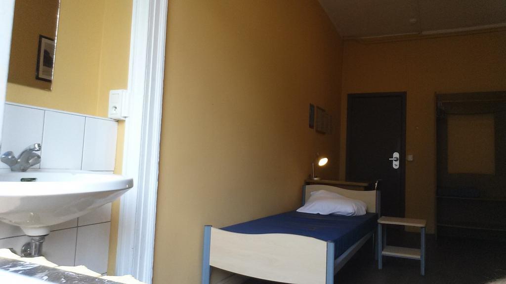 Van Gogh Youth Hostel City Centre Saint-Josse-ten-Noode ภายนอก รูปภาพ