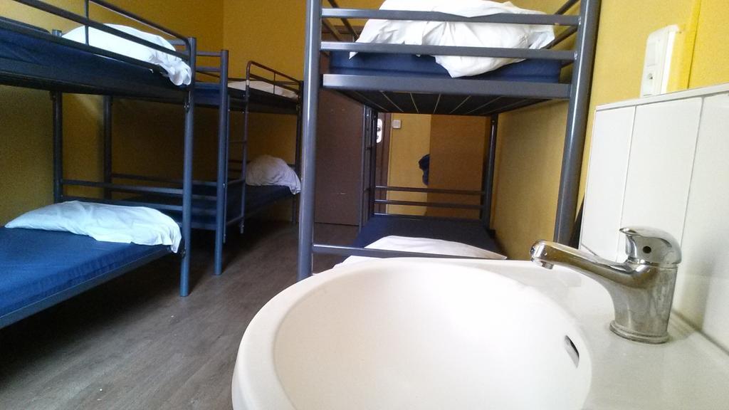 Van Gogh Youth Hostel City Centre Saint-Josse-ten-Noode ภายนอก รูปภาพ