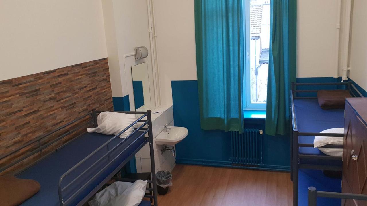 Van Gogh Youth Hostel City Centre Saint-Josse-ten-Noode ภายนอก รูปภาพ