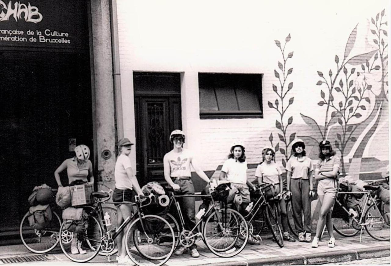 Van Gogh Youth Hostel City Centre Saint-Josse-ten-Noode ภายนอก รูปภาพ